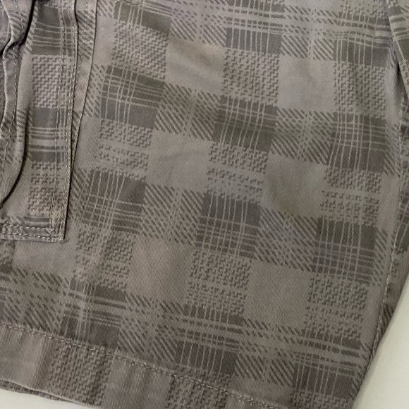 Cargo Shorts Grey Printed Plaid-like Design Casual Classic Timeless Shorts sz 32 - Picture 3 of 6